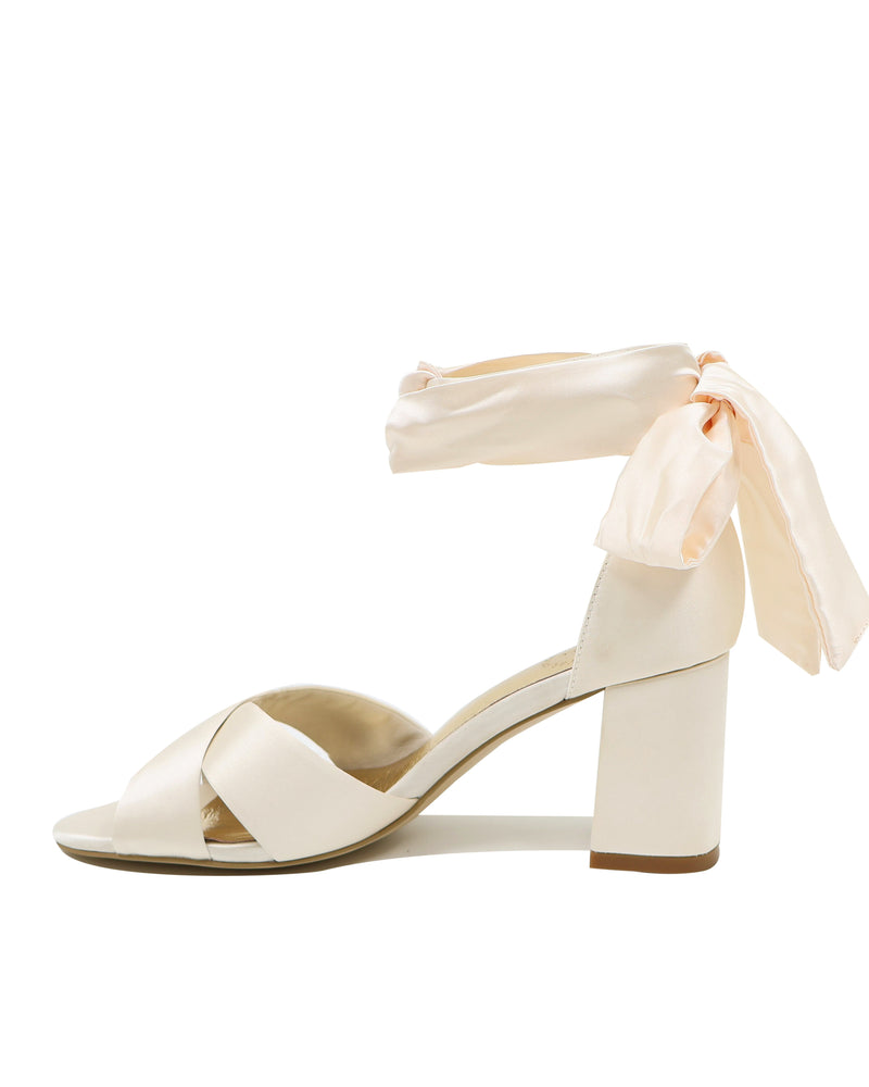Ivory satin bridal shoes with bow ties