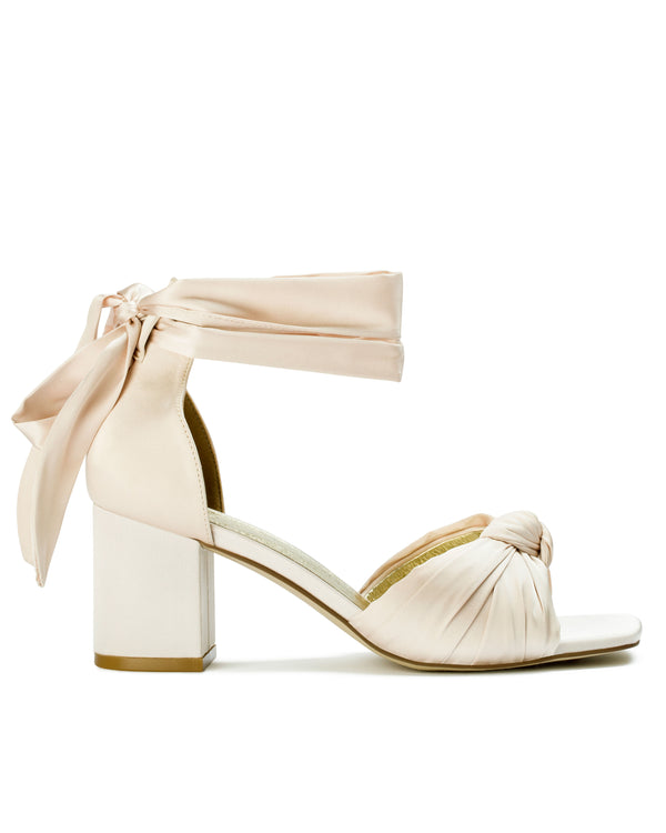 Nude satin bridal shoes with bow