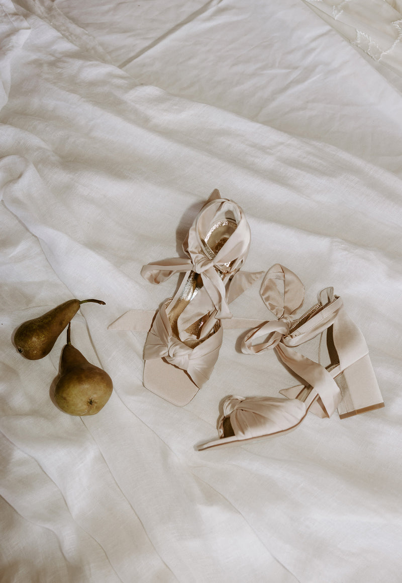 Nude satin bridal shoes with bow