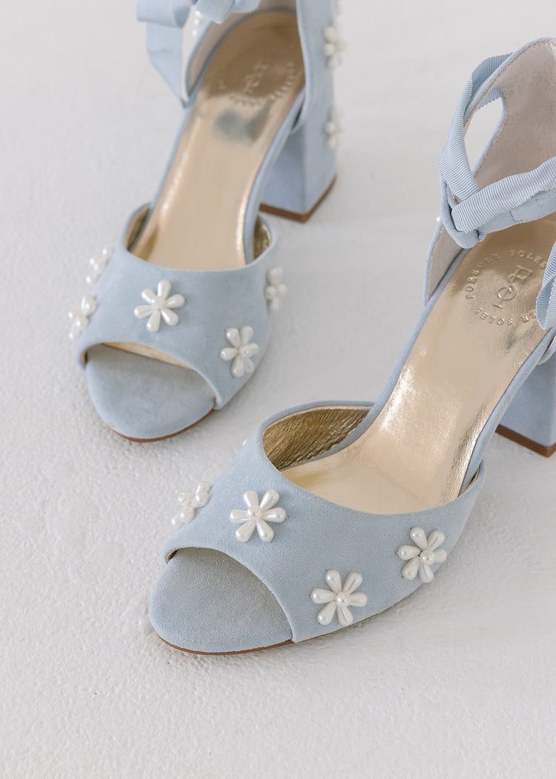 Blue bridal shoes with low block heel and pearl flowers