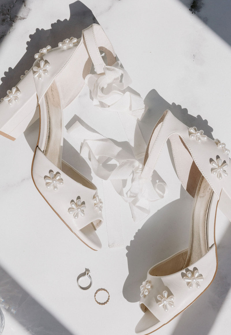 Pearl flower bridal shoes with ivory leather. Melody ivory