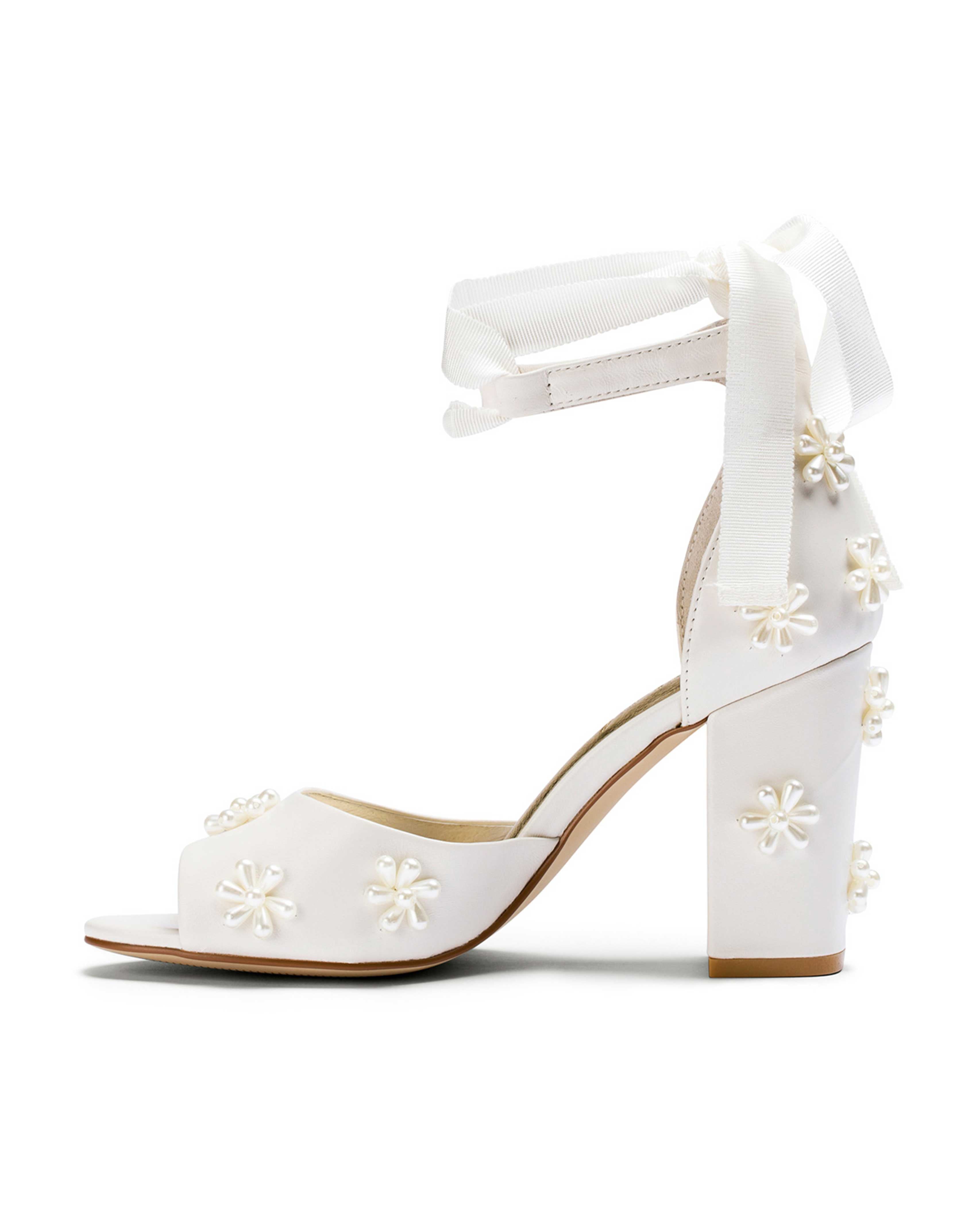 Pearl flower wedding shoes with block heel for bridal shoes on wedding day