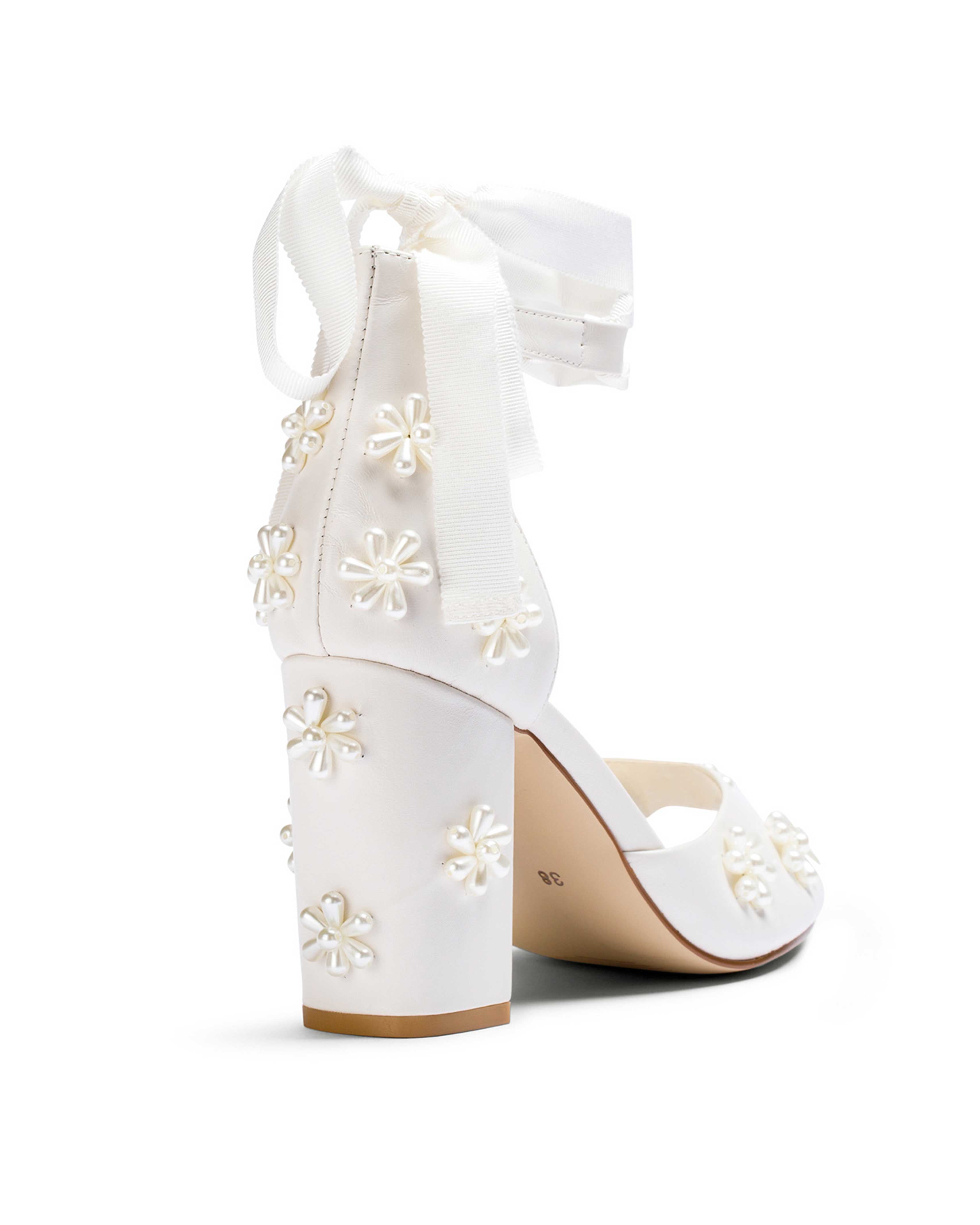 Pearl flower wedding shoes with block heel for bridal shoes on wedding day