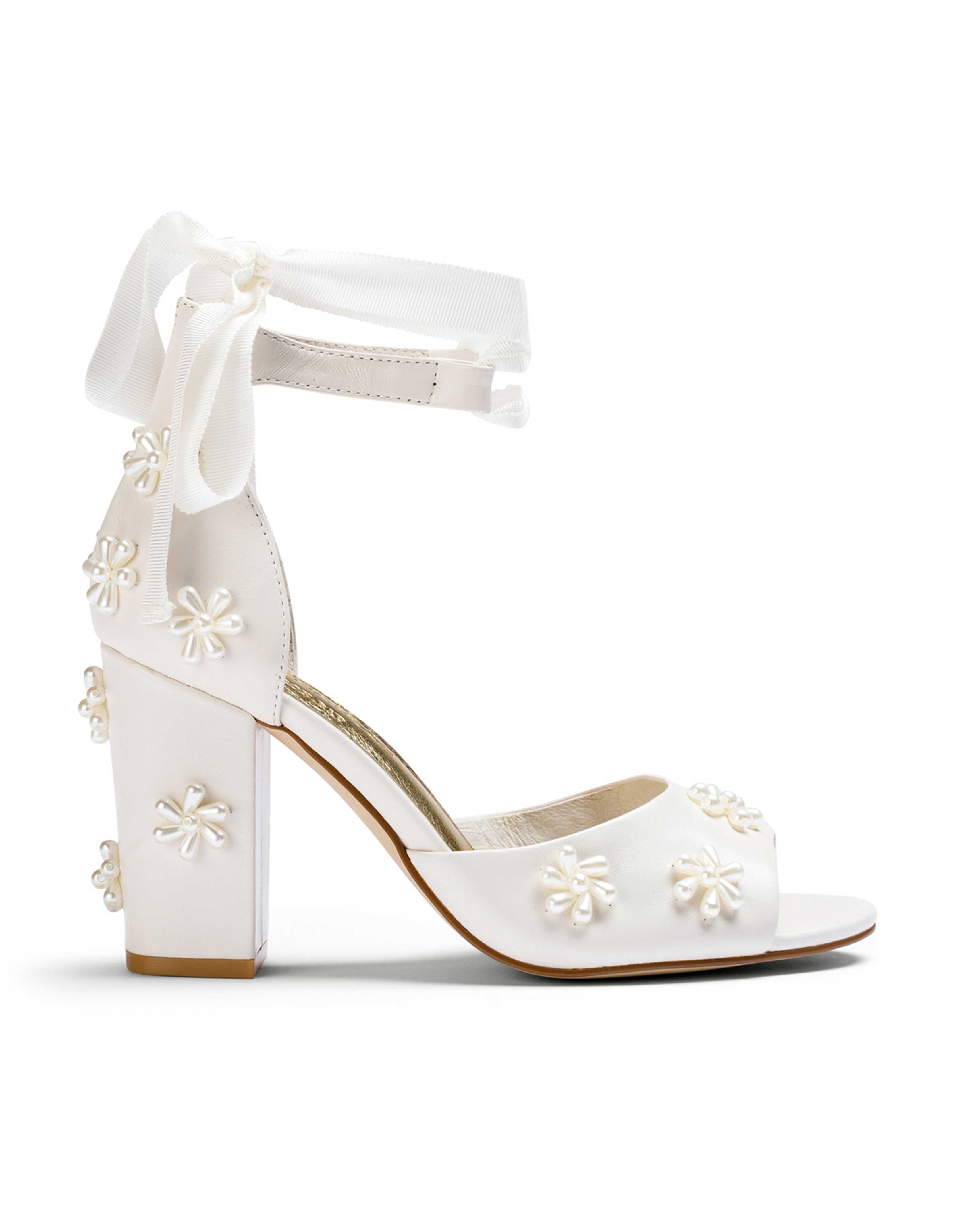 Pearl flower wedding shoes with block heel for bridal shoes on wedding day