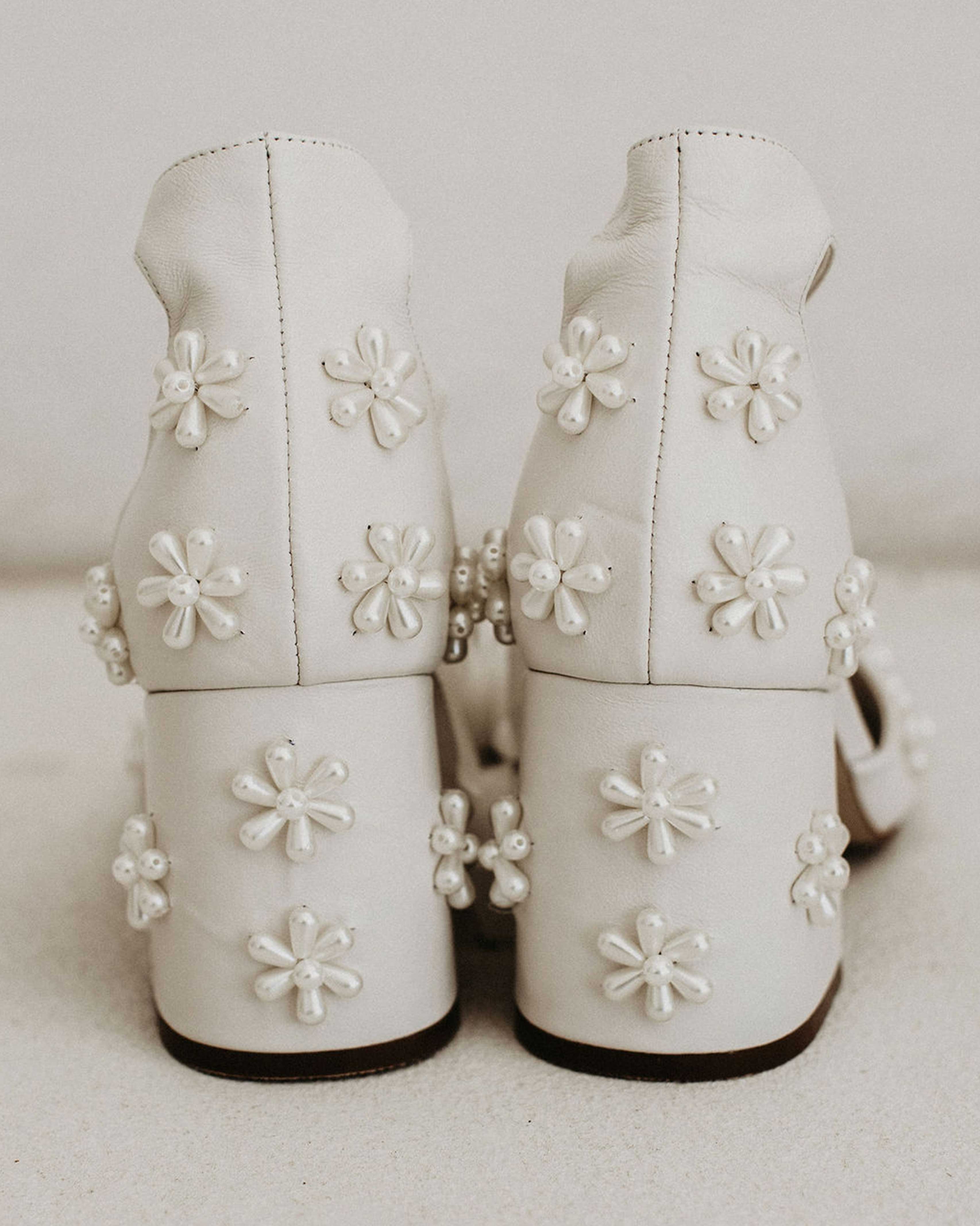 Ladies pearl flower shoes, low heels, beaded wedding shoes, block heel Ladies pearl flower shoes, low heels, beaded wedding shoes, block heel