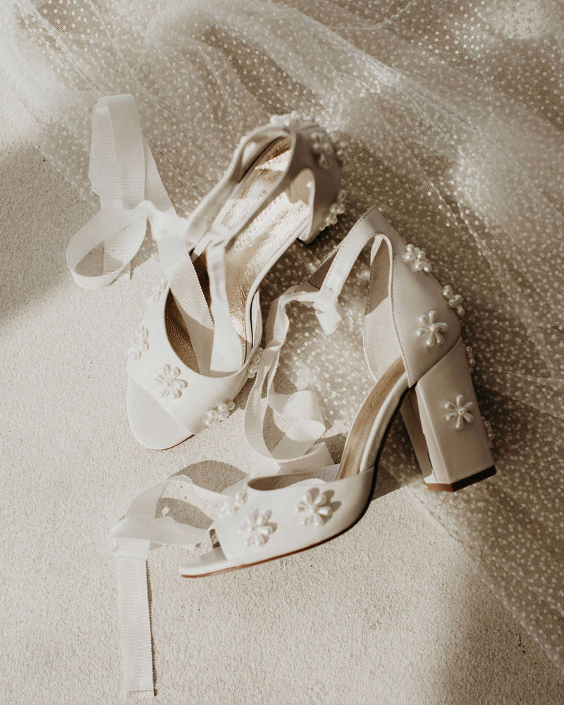 Pearl flower bridal shoes with ivory leather. Melody ivory