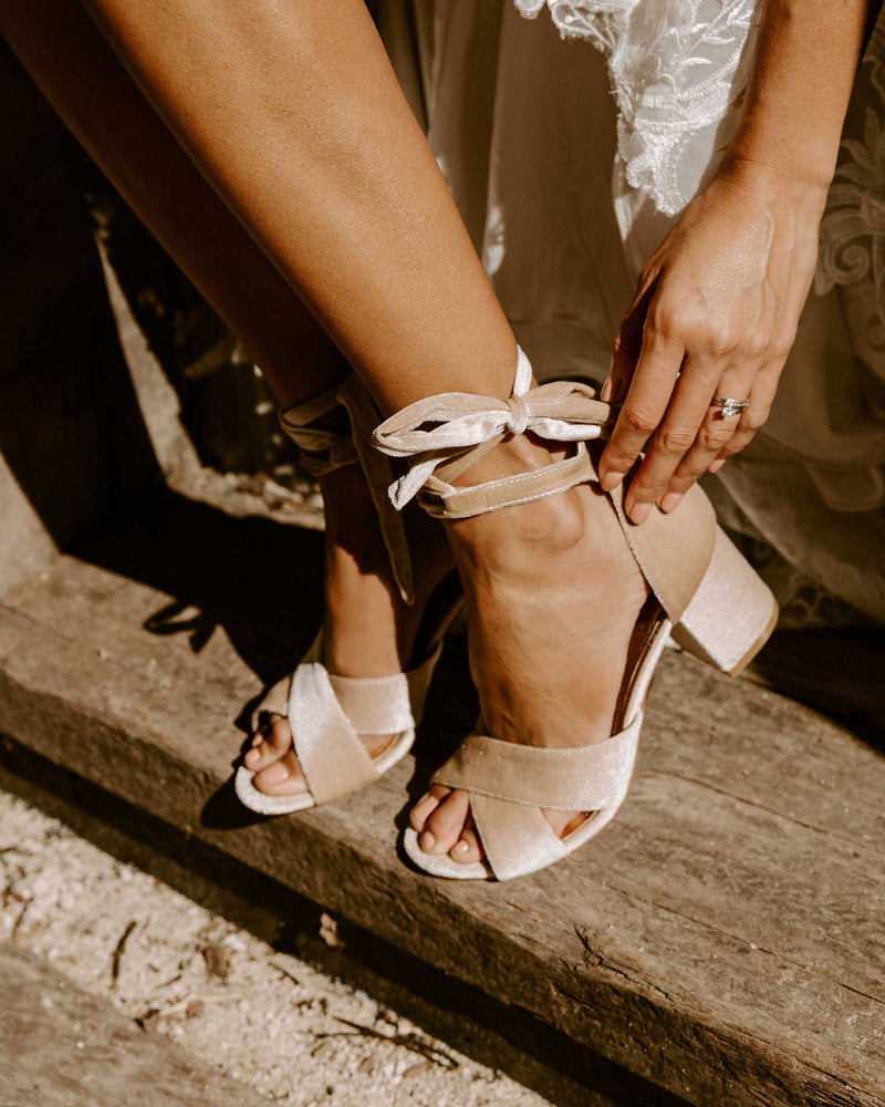 Elegant White Pearl Bridal Shoes With Bow Low Heel Ballet Sandals For  Weddings, Bridesmaids, And Boho Country Style AL8427 From Allloves, $11.28  | DHgate.Com